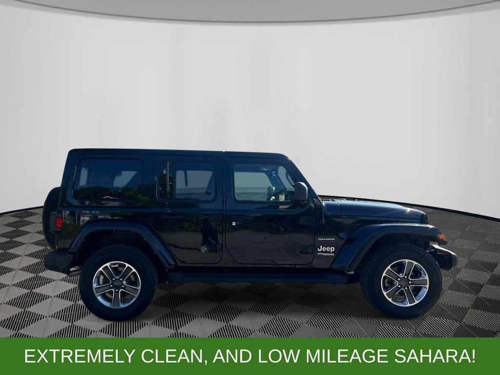 Used 2022 Black Jeep Unlimited Sahara image 6