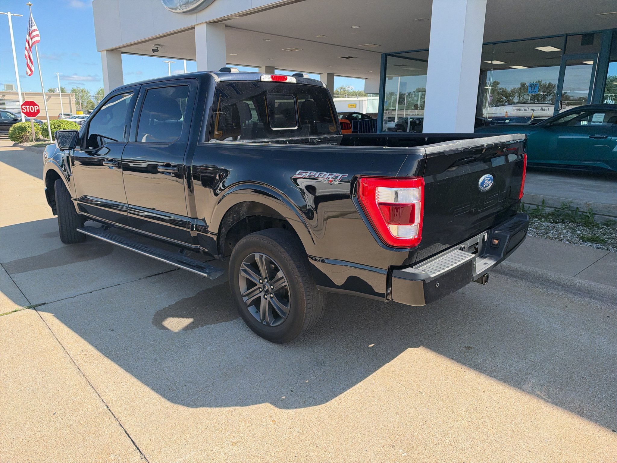 Used 2023 Agate Black Metallic Ford LARIAT image 8