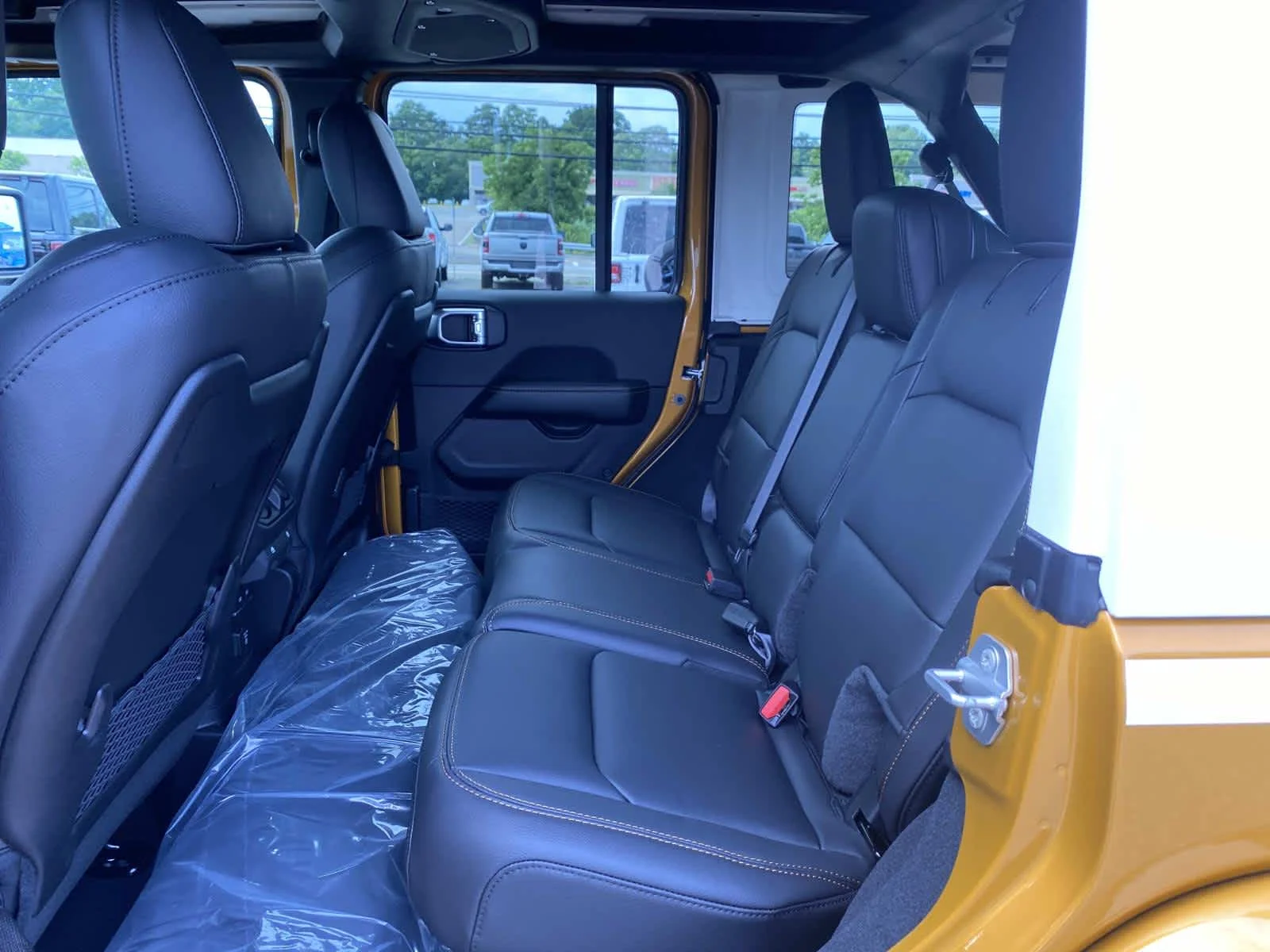 New 2026 Goldilocks Jeep Sahara image 7