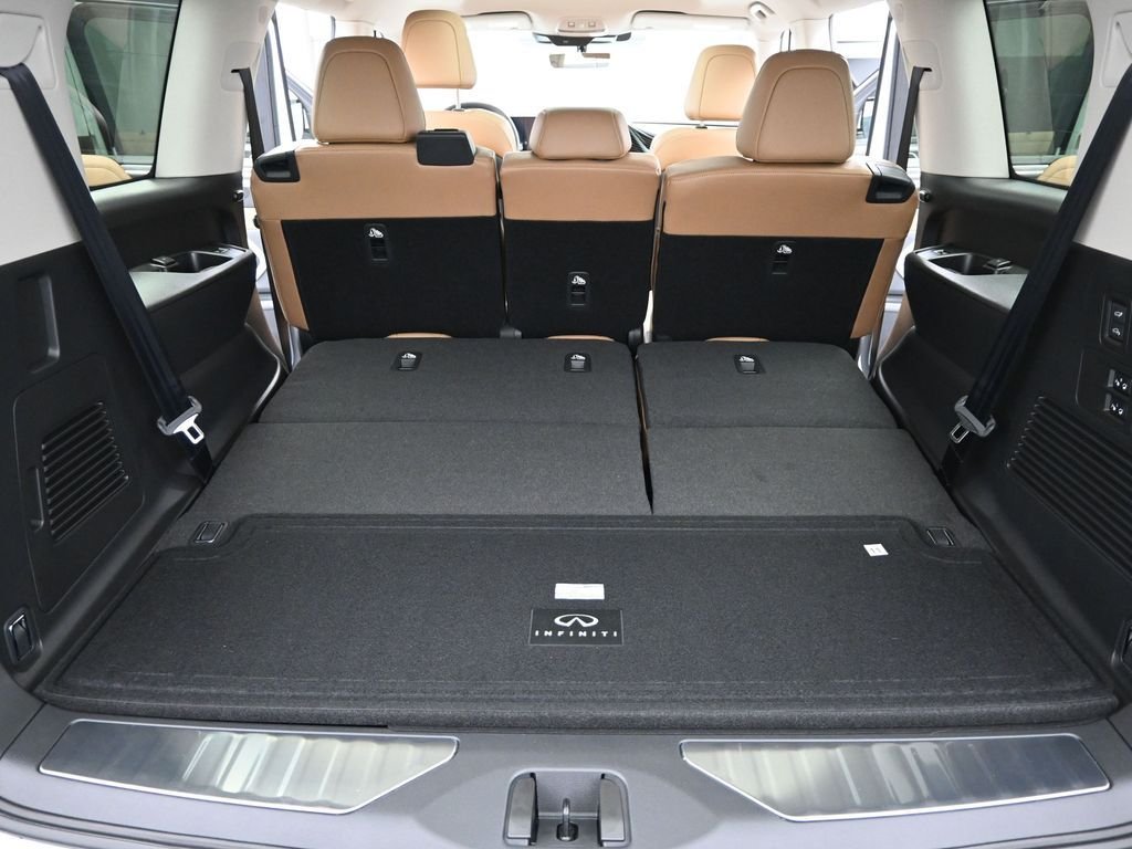 New 2026 RADIANT WHITE INFINITI Luxe 4WD image 11