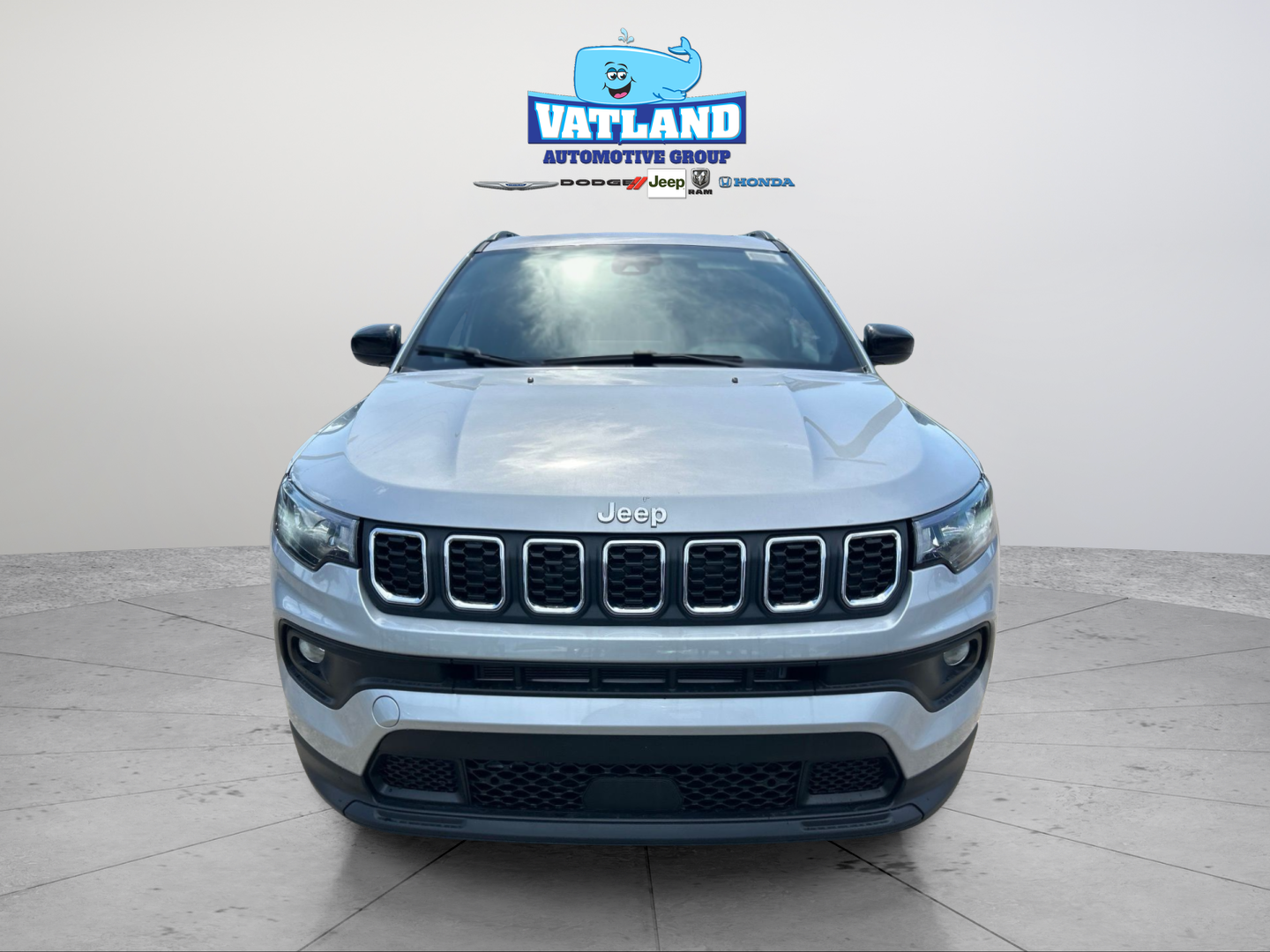 New 2026 Silver Zynith Metallic Clear-Coat Exterior Paint Jeep Latitude image 21