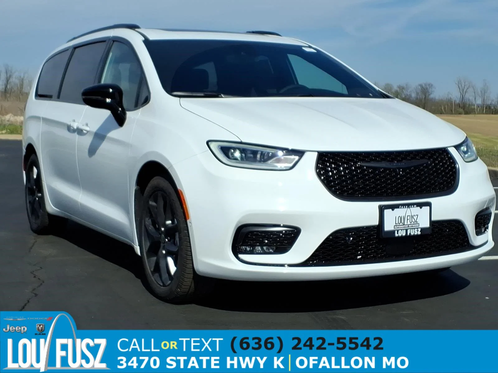 2026 Chrysler Pacifica Select's photo