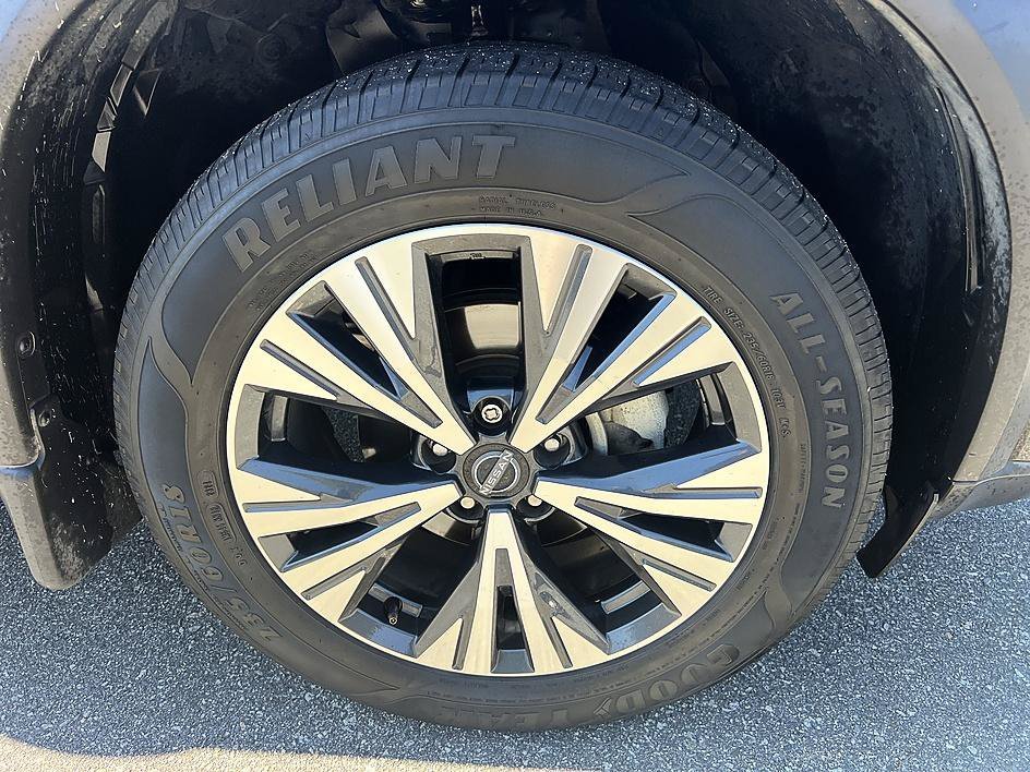 Used 2022 Super Black Nissan SV image 12