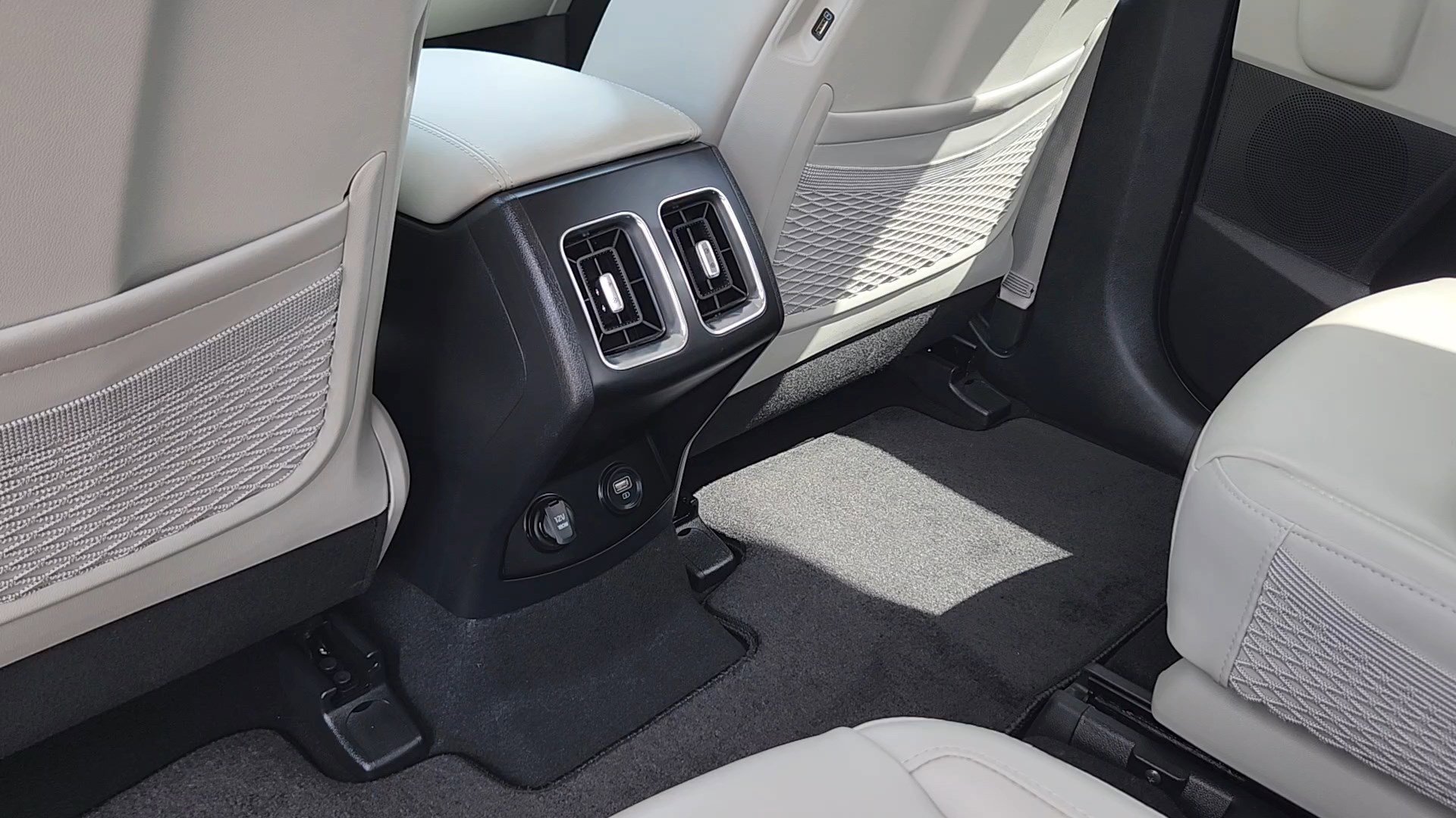2023 Kia Sorento EX Hybrid - Photo 17