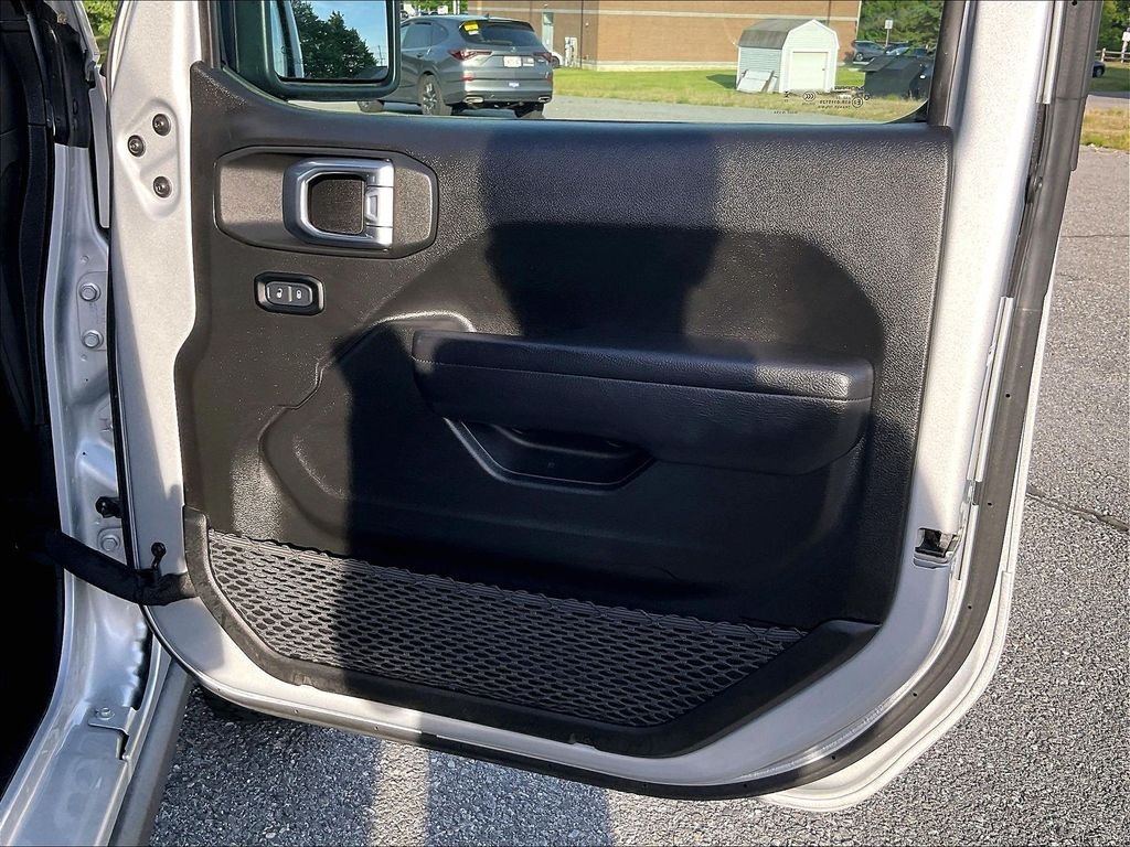Used 2024 Silver Jeep Rubicon image 12