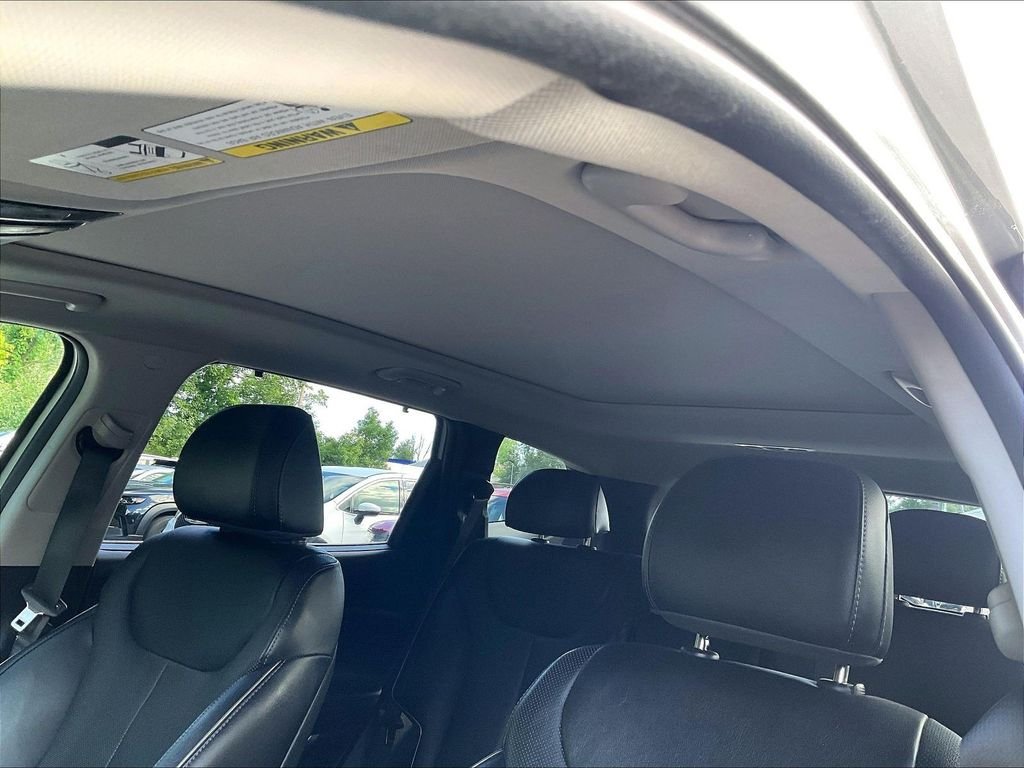 Used 2022 Silver Hyundai SEL image 7