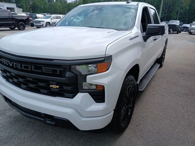 Used 2025 White Chevrolet Custom image 13