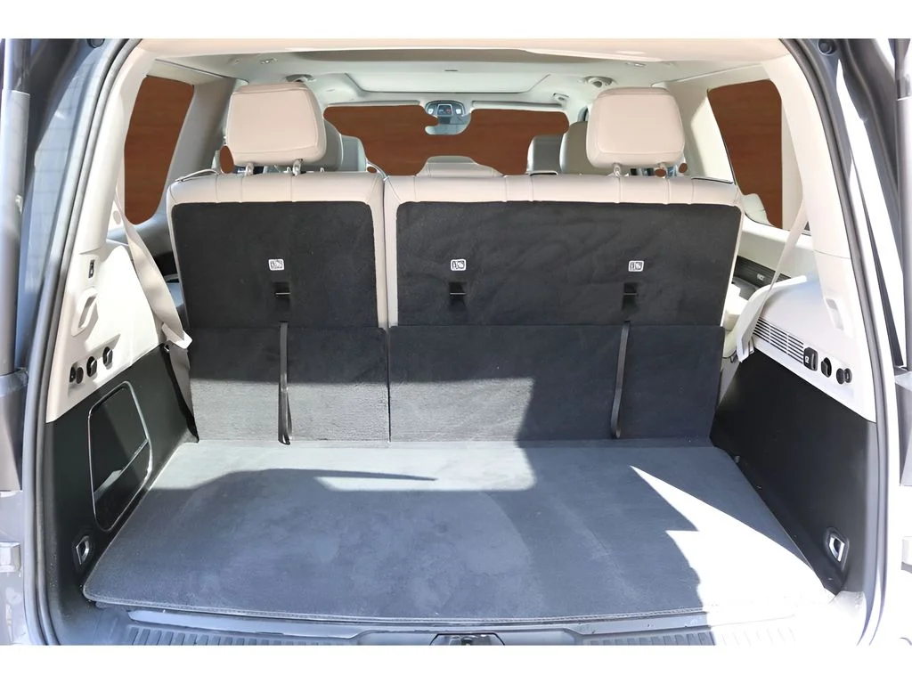 Used 2024 Gray Jeep Base image 18