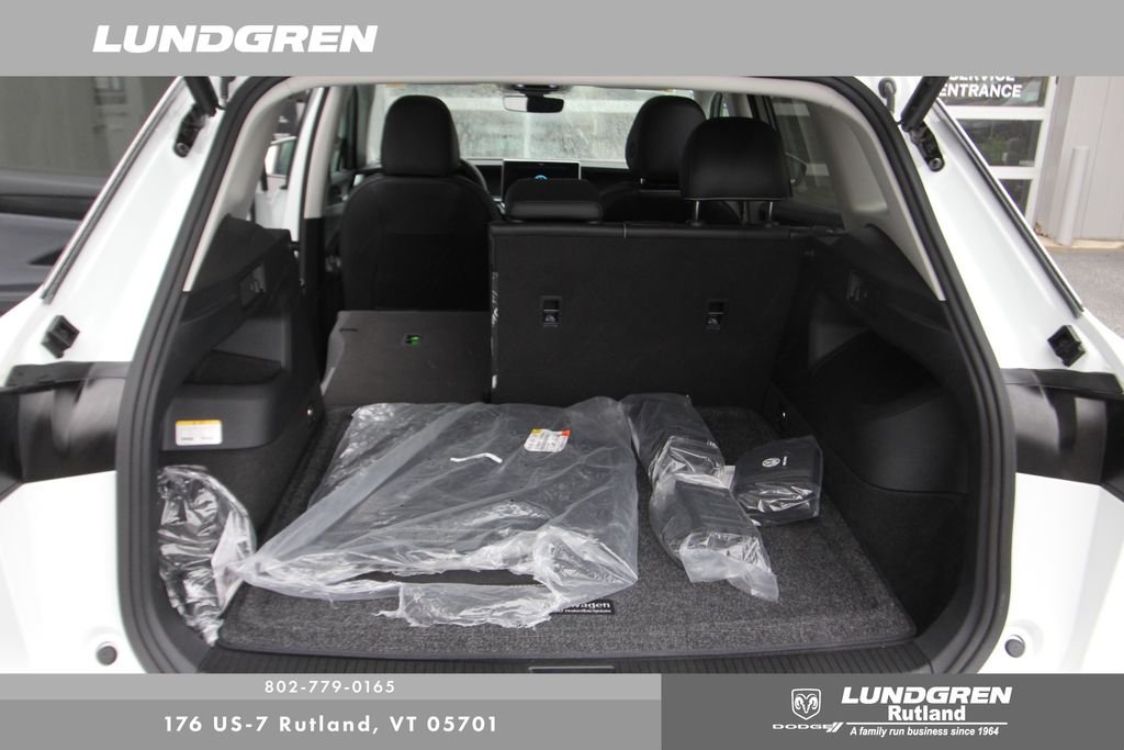 Used 2025 White Volkswagen 2.0T SE image 22