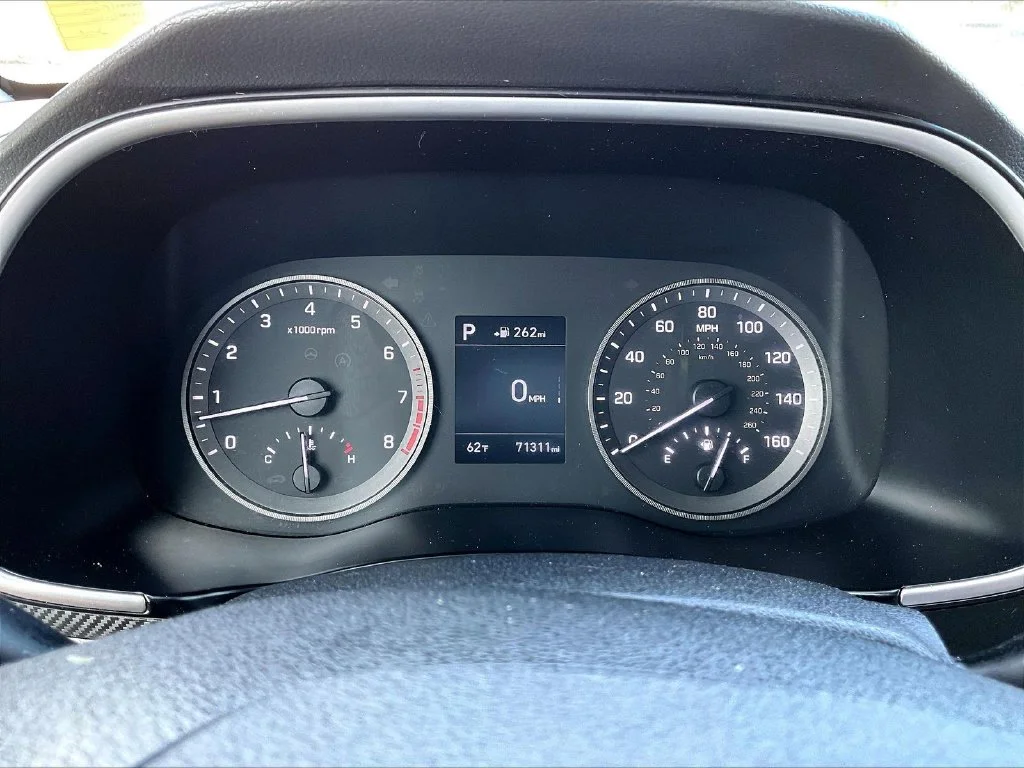 Used 2020 Silver Hyundai SE image 15