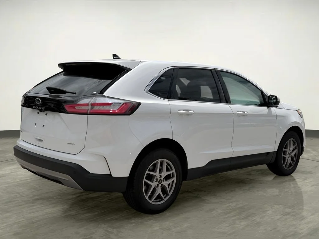 Used 2024 White Ford SEL image 8