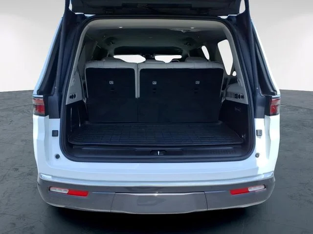 Used 2022 White Jeep Series III image 11