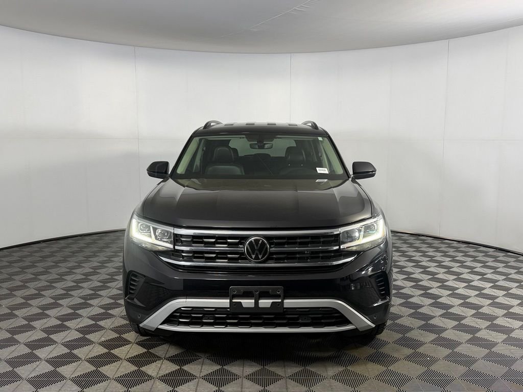 Used 2023 Black Volkswagen 3.6L V6 SE w/Technology image 3