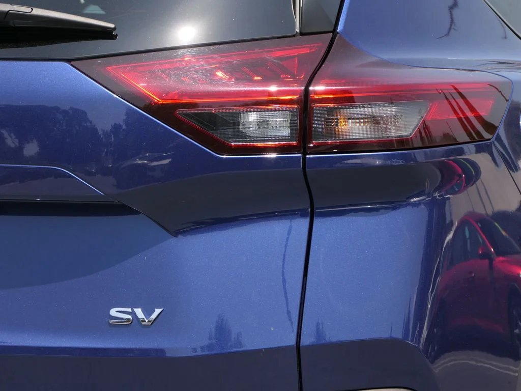 Used 2023 Blue Nissan SV image 4