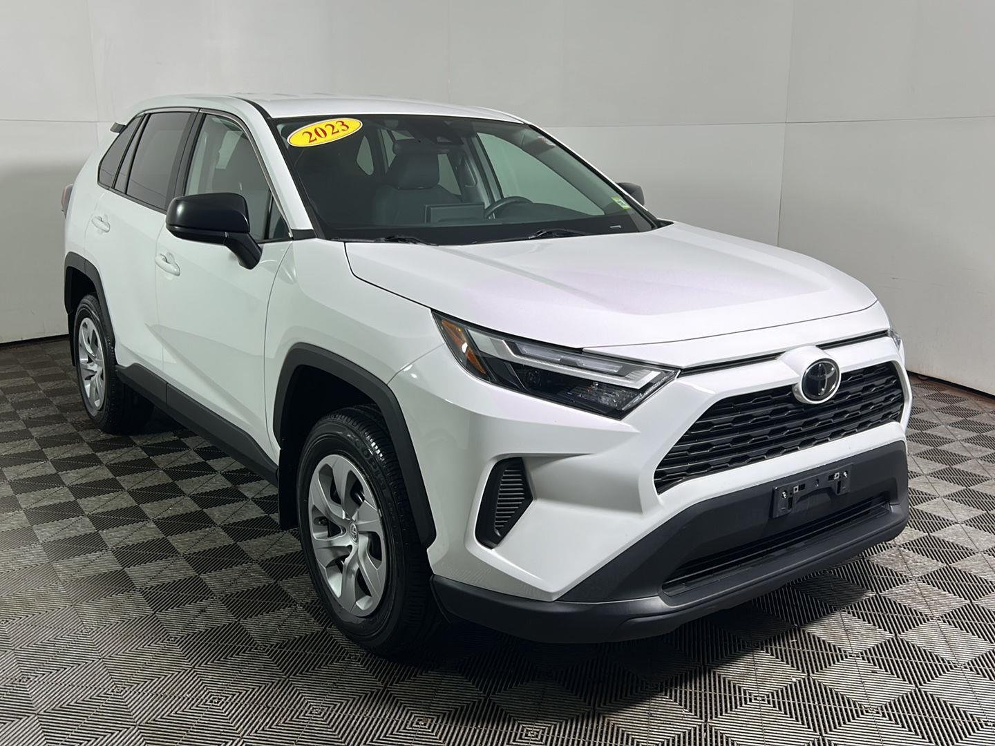 Used 2023 Ice Cap Toyota LE image 5