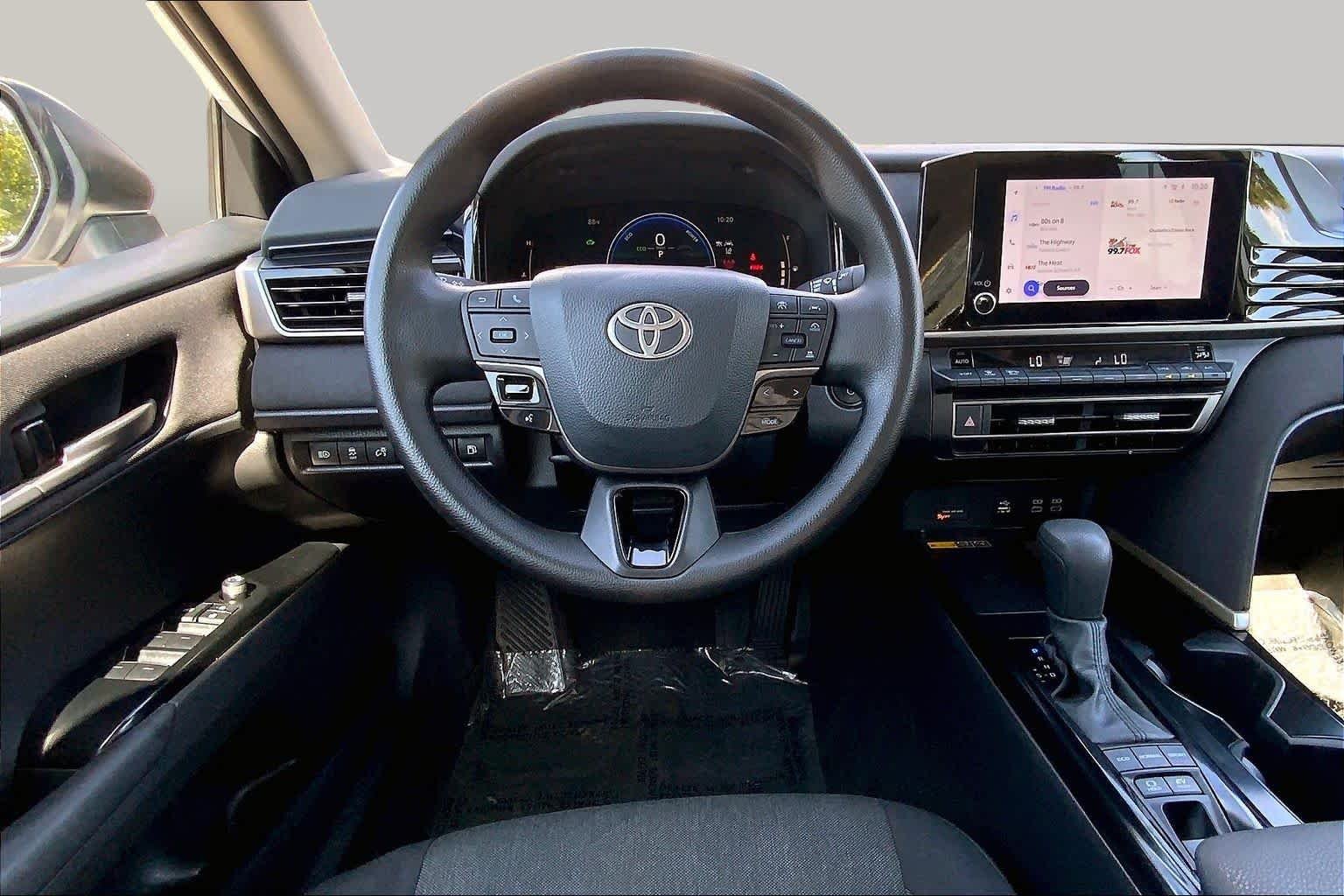 Used 2025 Ice Cap Toyota LE image 6