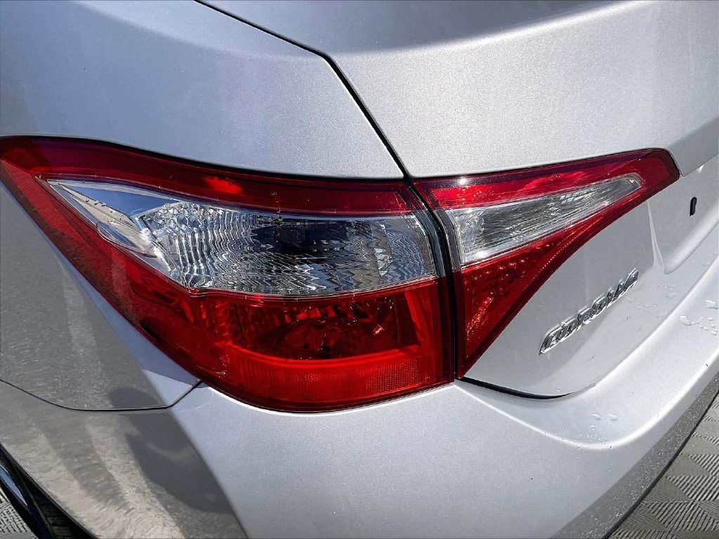 Used 2015 Silver Toyota L image 31
