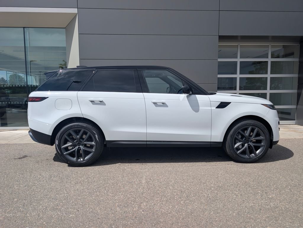 New 2026 Fuji White Land Rover SE image 8