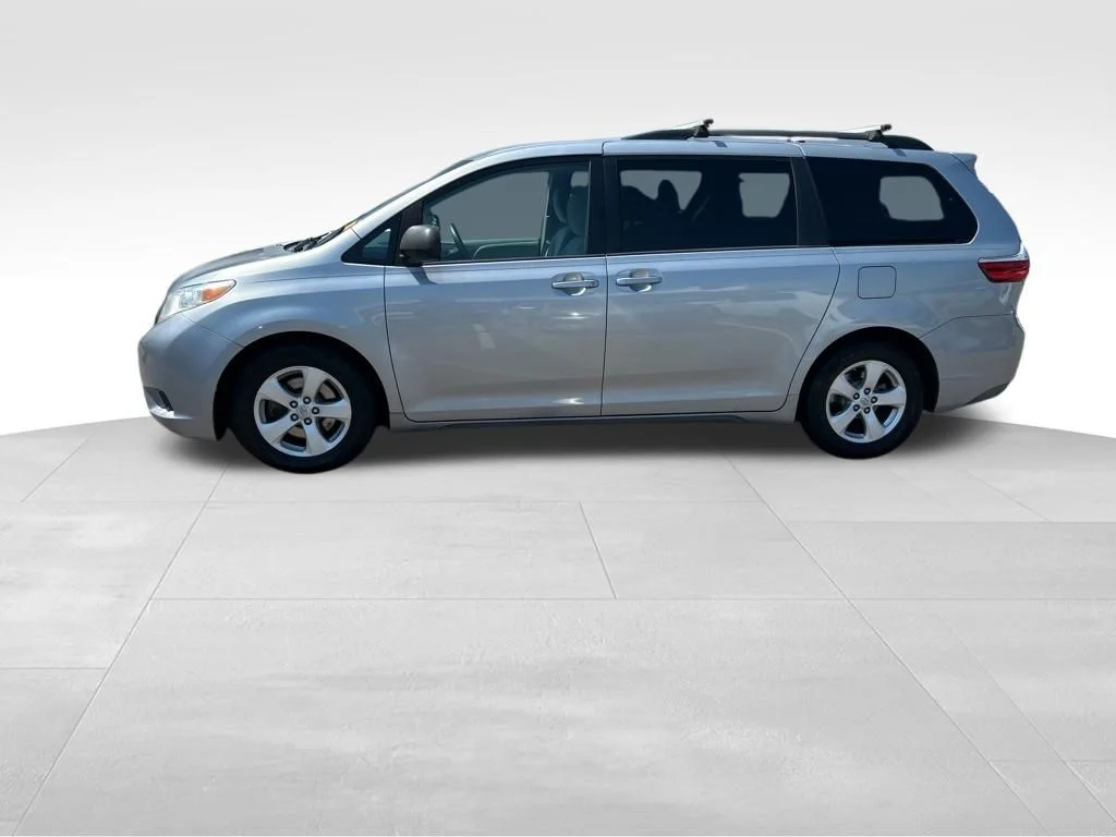 Used 2016 Silver Toyota LE image 3