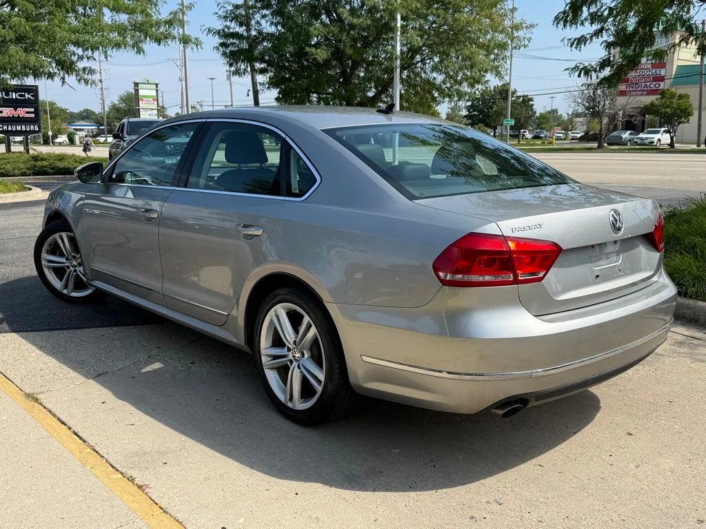 Used 2012 Gray Volkswagen V6 SEL Premium image 5