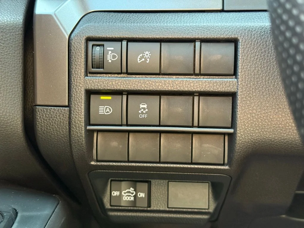 2025 Toyota Tacoma SR5 - Photo 30