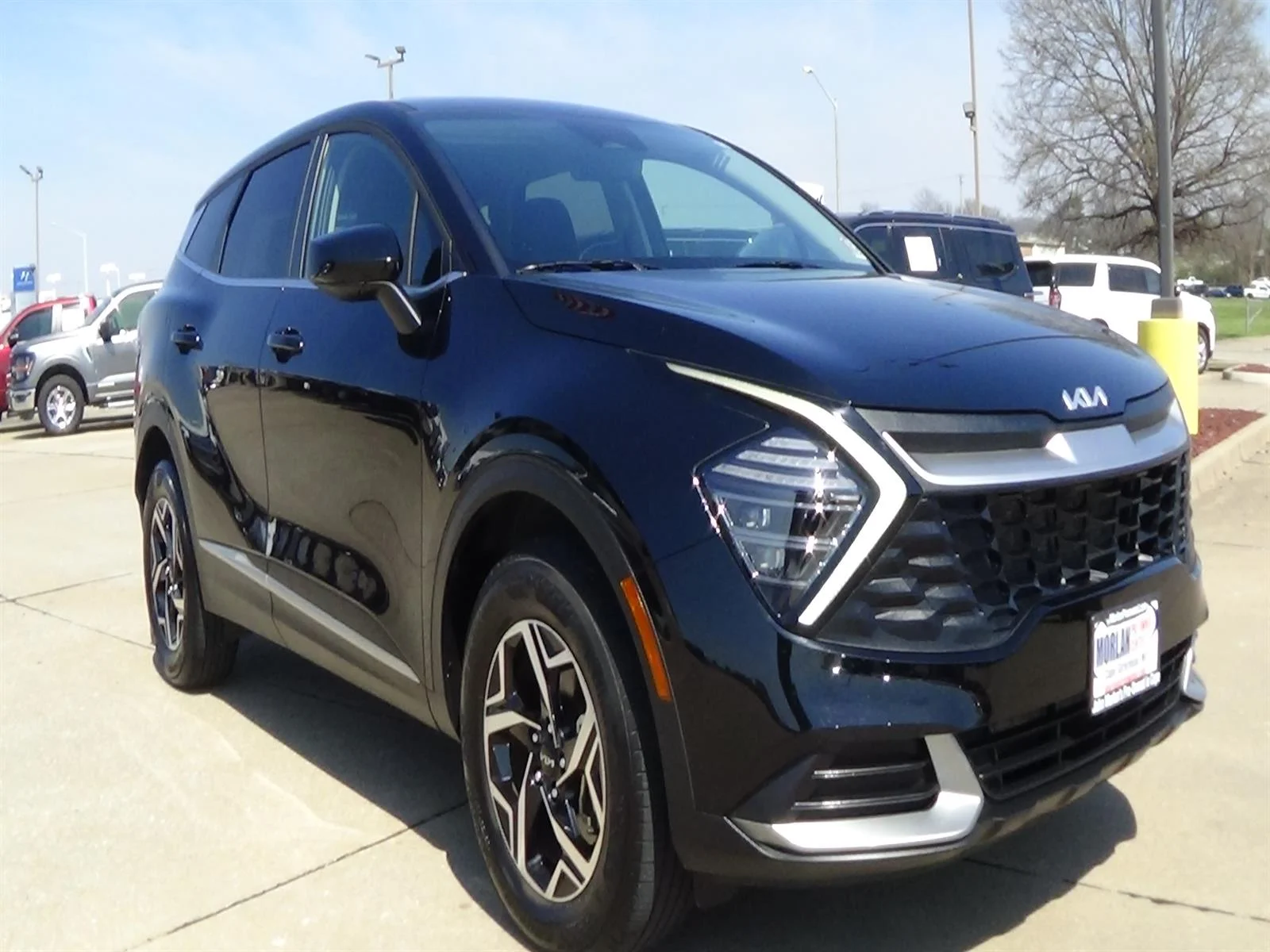 Used 2025 Ebony Black (eb) Kia LX image 4