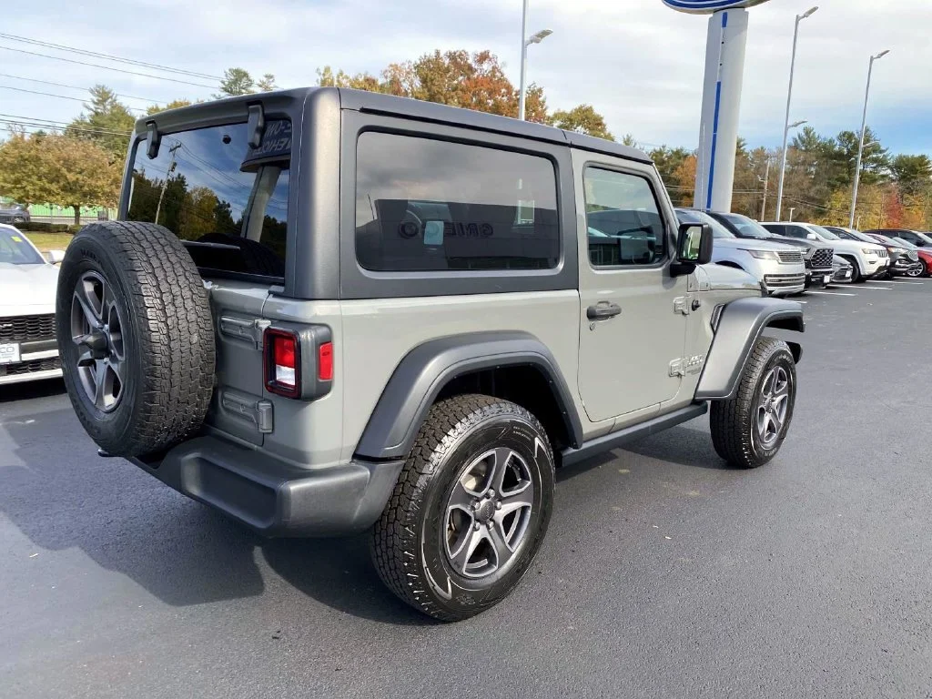 Used 2019 Gray Clearcoat Jeep Sport S image 3