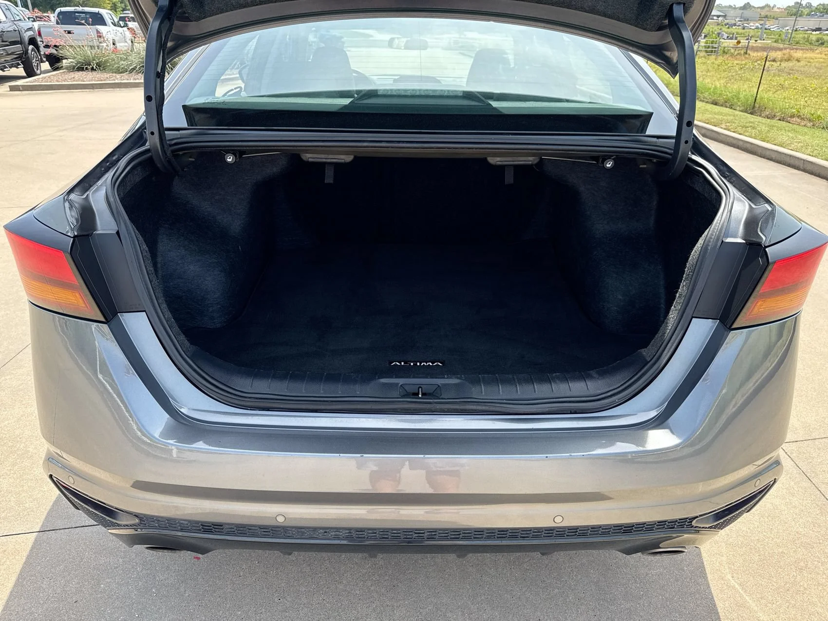 Used 2025 Gun Metallic Nissan SR image 22