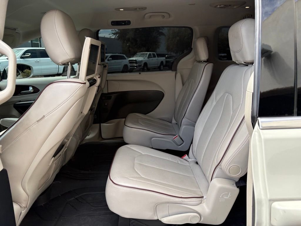 Used 2017 White Chrysler Limited image 10
