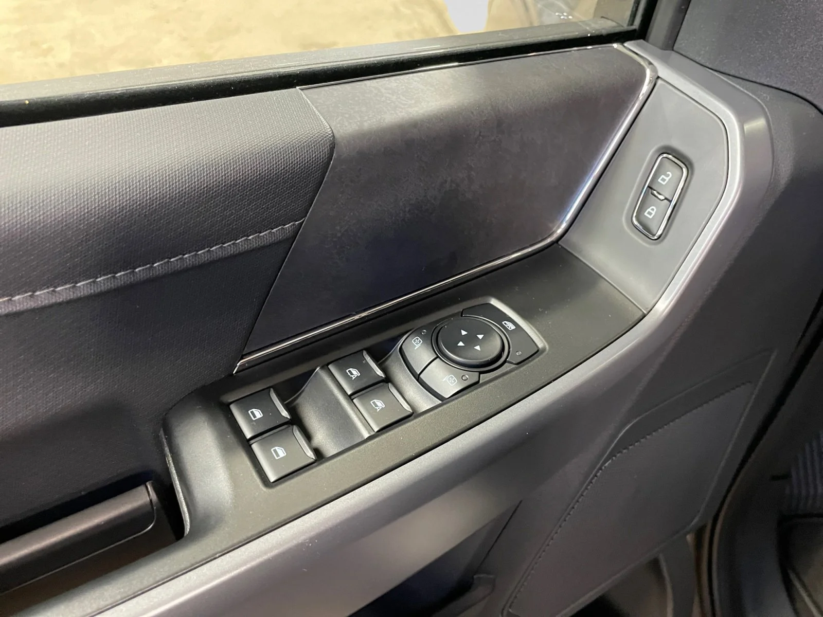 New 2026 CARBONIZED GREY METALLIC Ford XLT image 12