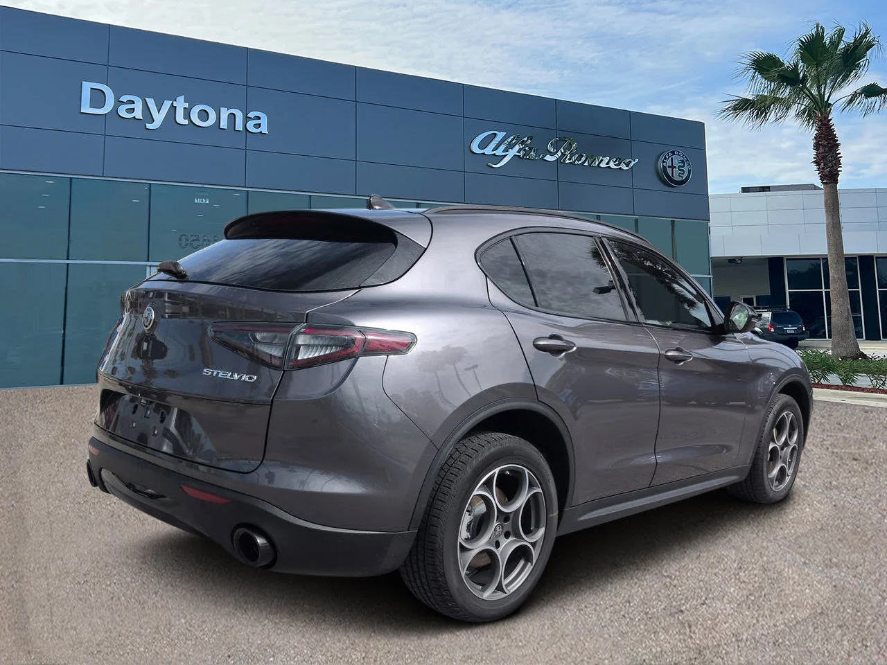 New 2026 Vesuvio Gray Metallic Exterior Paint Alfa Romeo  image 3