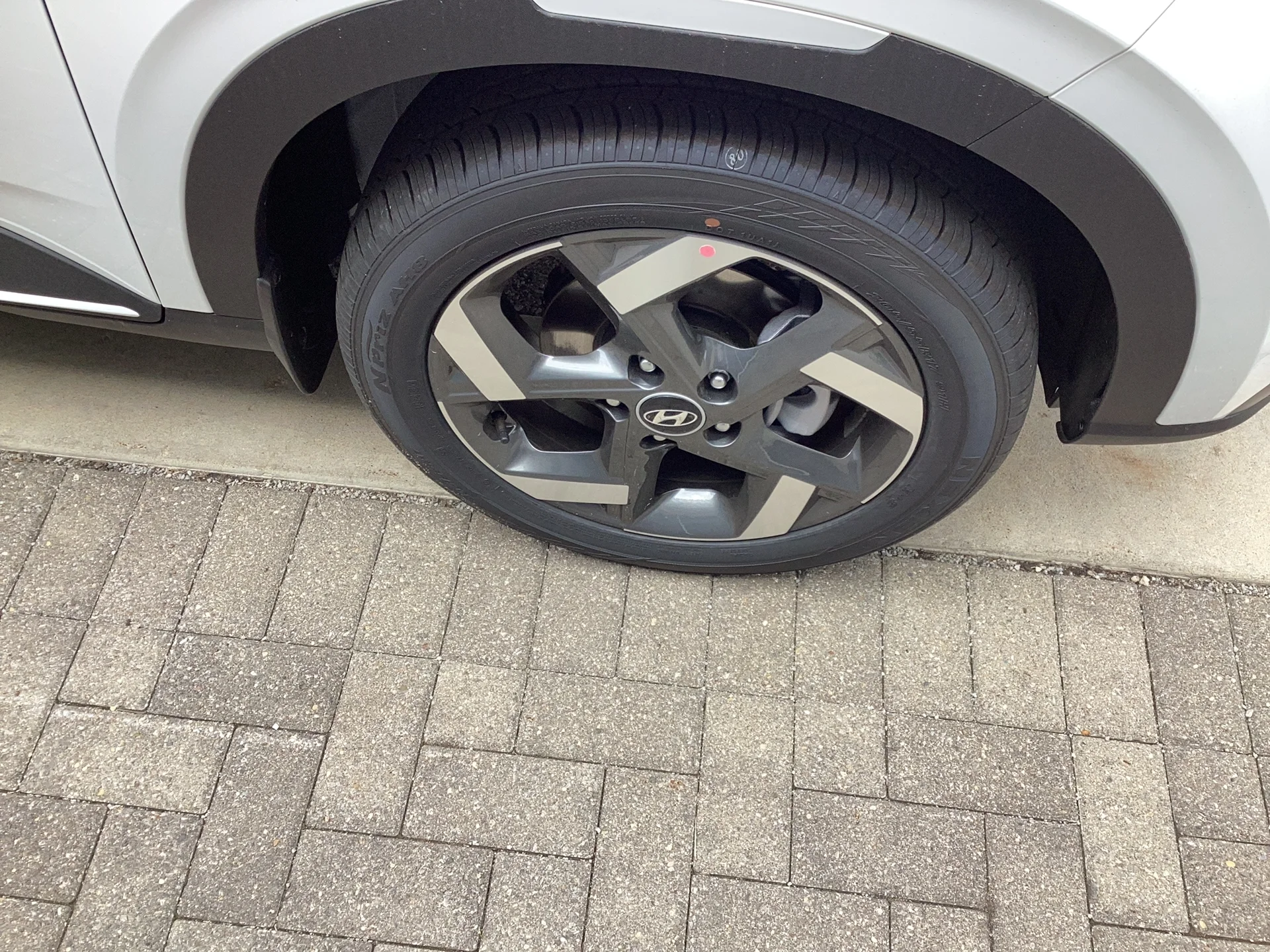 New 2026 Lunar White/Black Roof Hyundai SEL w/Two-Tone Roof image 3