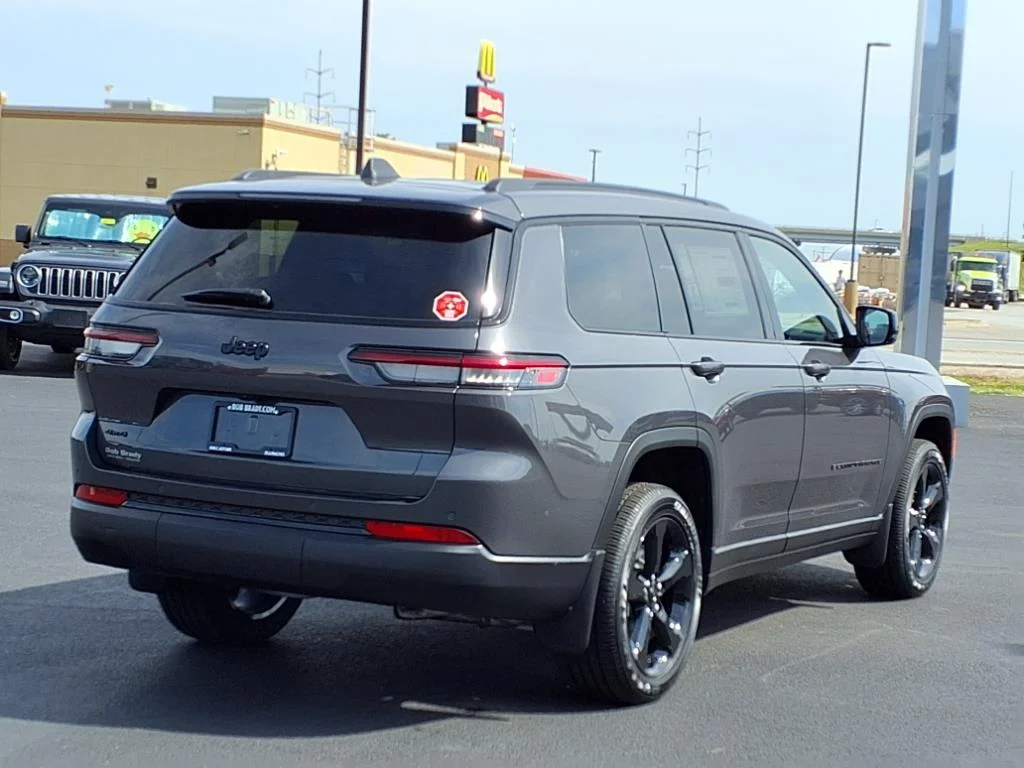 New 2025 Baltic Gray Metallic Clear-Coat Exterior Paint Jeep Altitude X image 12