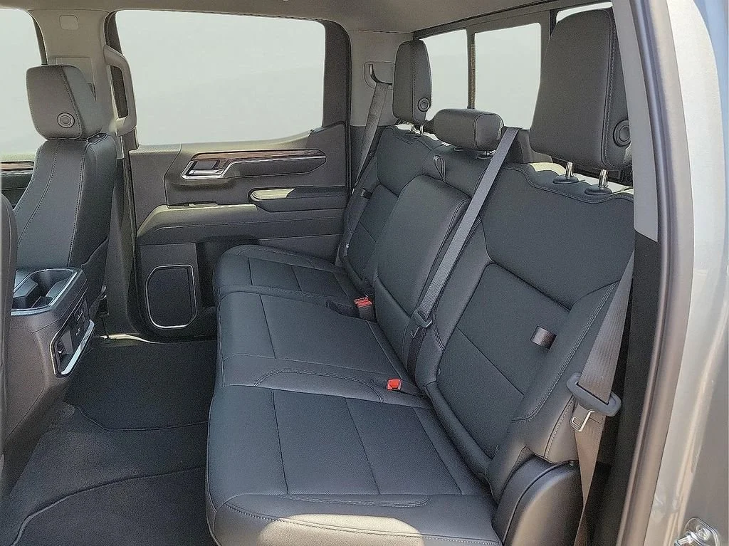 2026 GMC Sierra 1500 SLT - Photo 13
