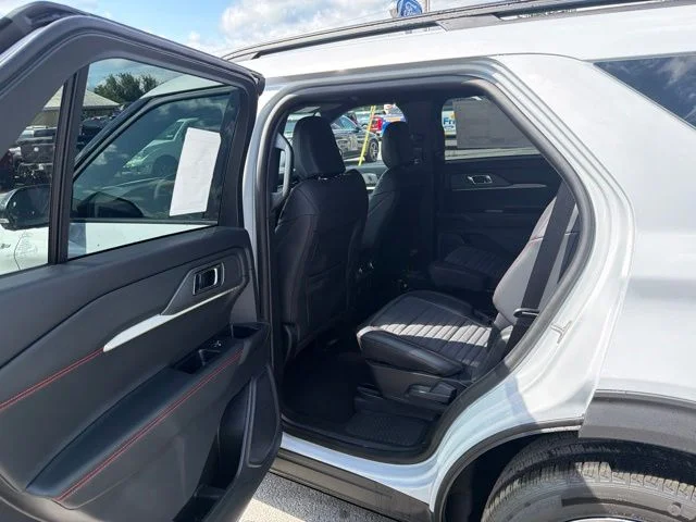New 2026 Space White Metallic Ford ST-Line image 49