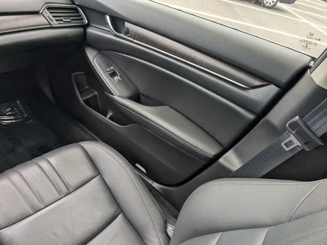 Used 2022 White Honda Touring image 15