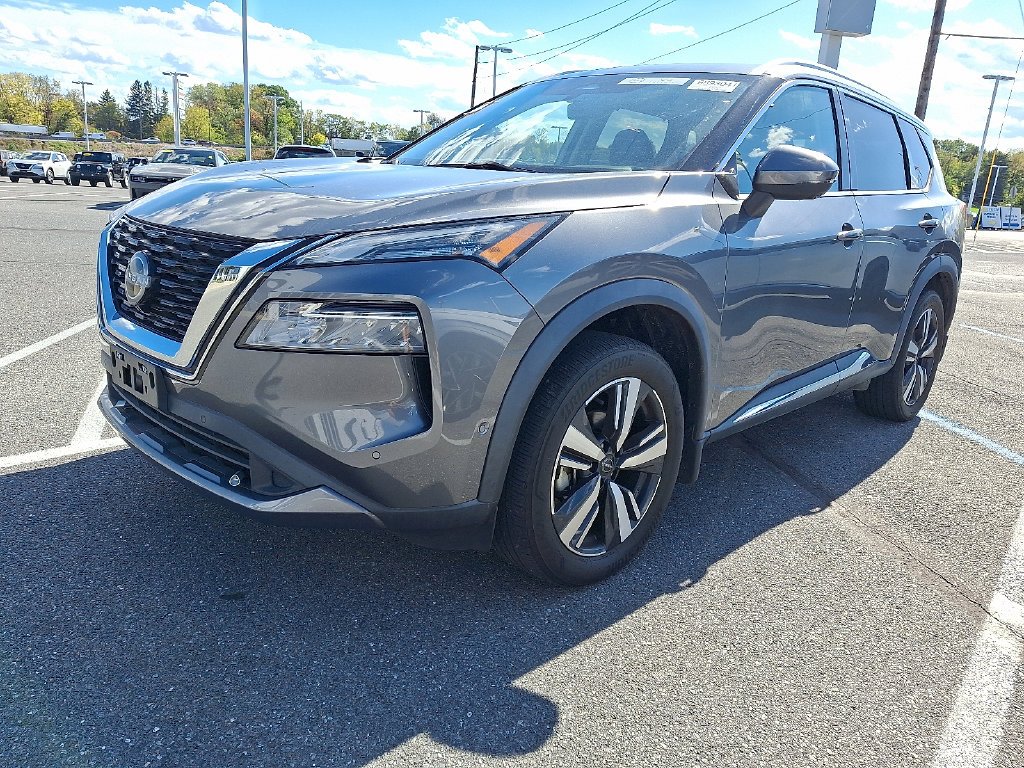 Used 2023 Gray Nissan SL image 3