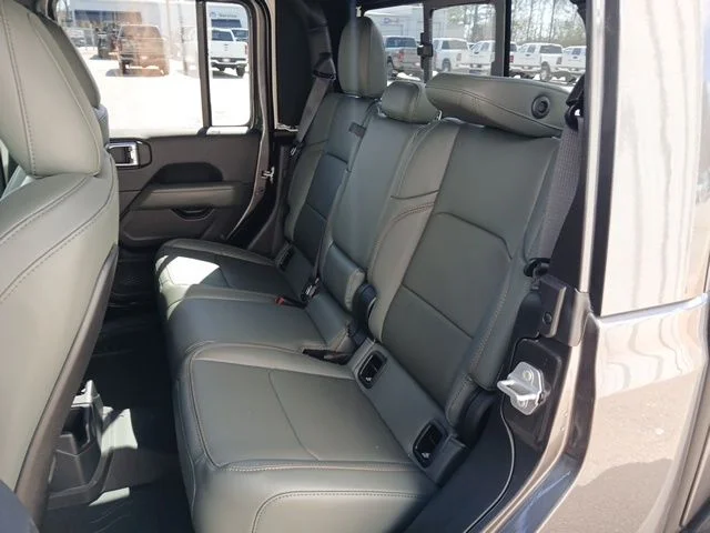 New 2026 Granite Crystal Metallic Clear-Coat Exterior Paint Jeep Mojave X image 15
