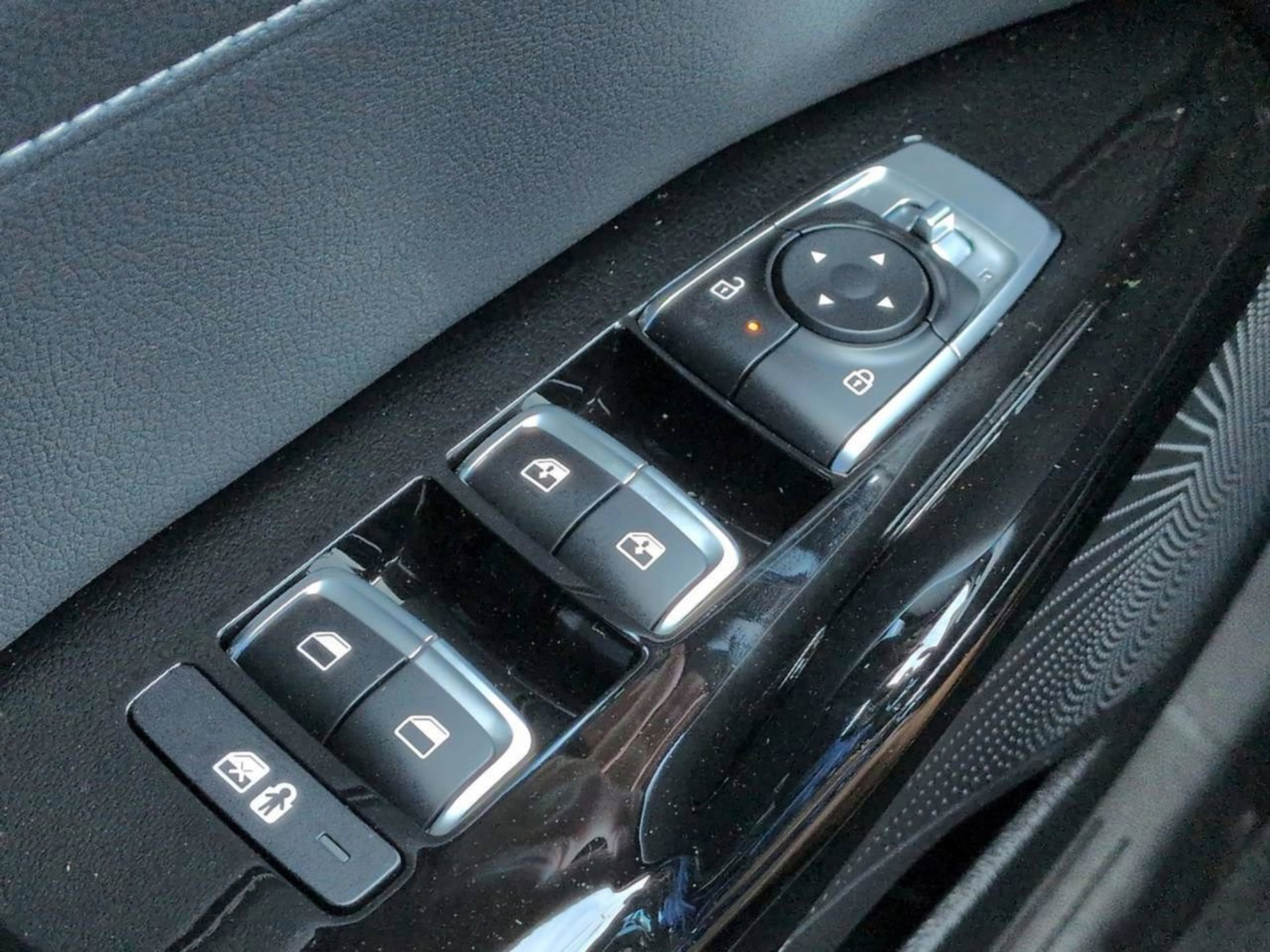 New 2026 Snow White Pearl Kia GT-Line AWD image 28