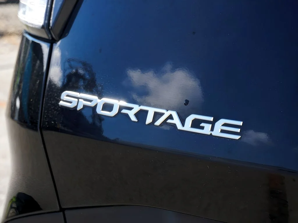2023 Kia Sportage LX - Photo 11