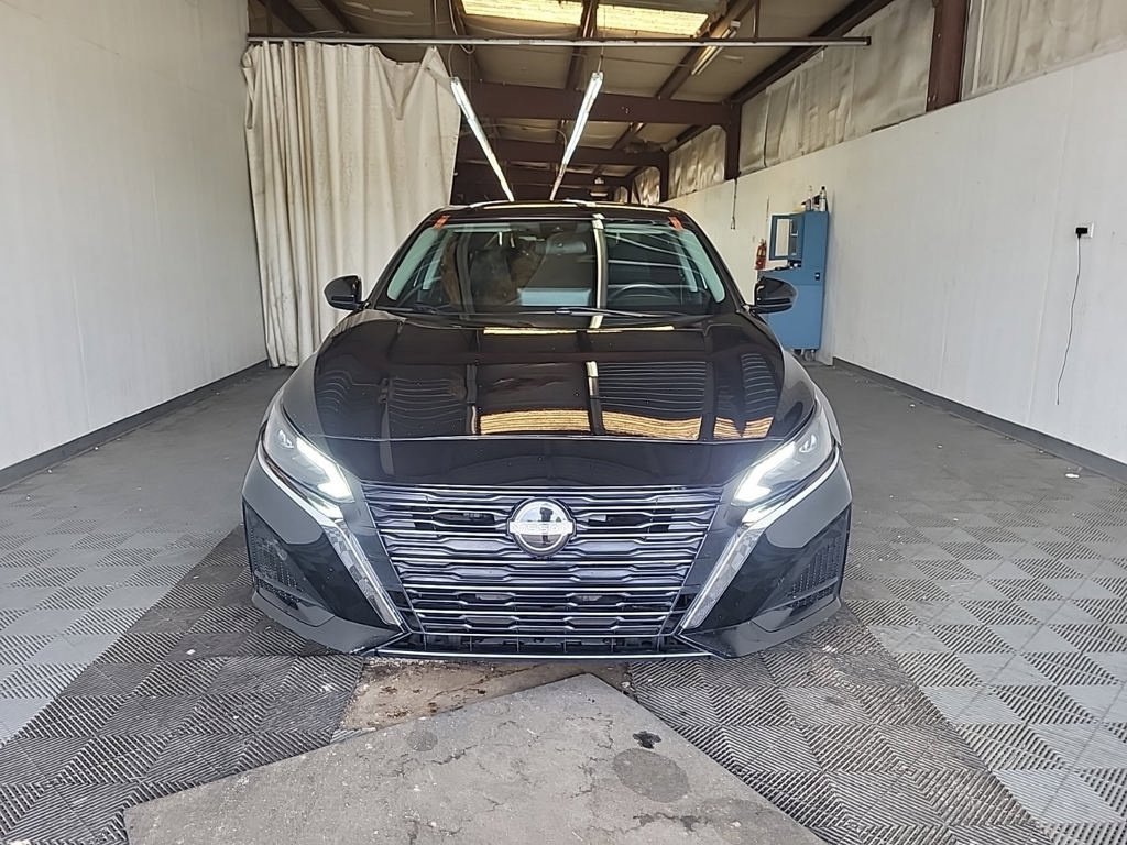Used 2023 Black Nissan 2.5 SV image 11