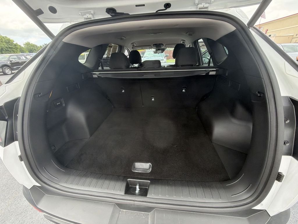 Used 2023 White Hyundai SEL image 28