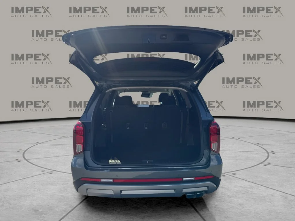 Used 2025 Gray Hyundai SEL image 31