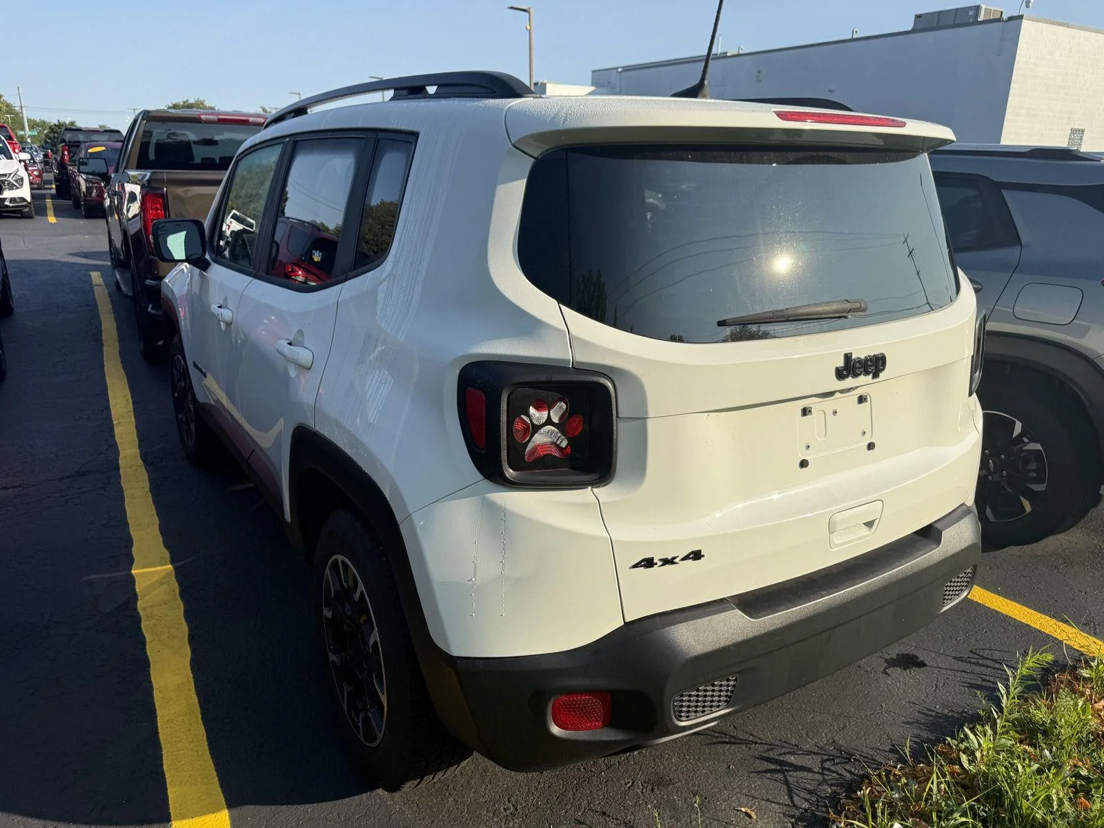 Used 2023  Jeep Upland image 5