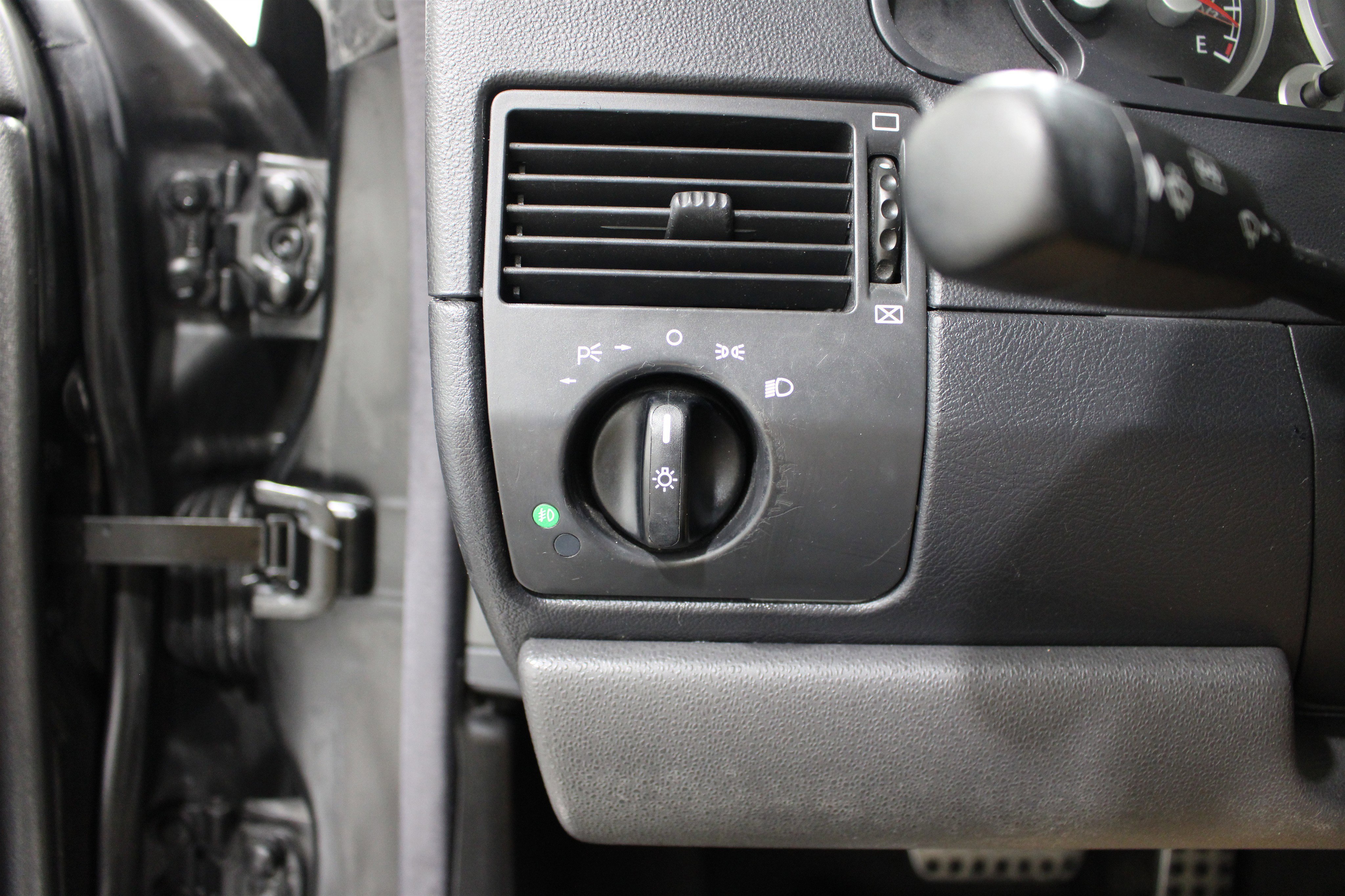 Used 2005 Black Chrysler SRT6 image 7