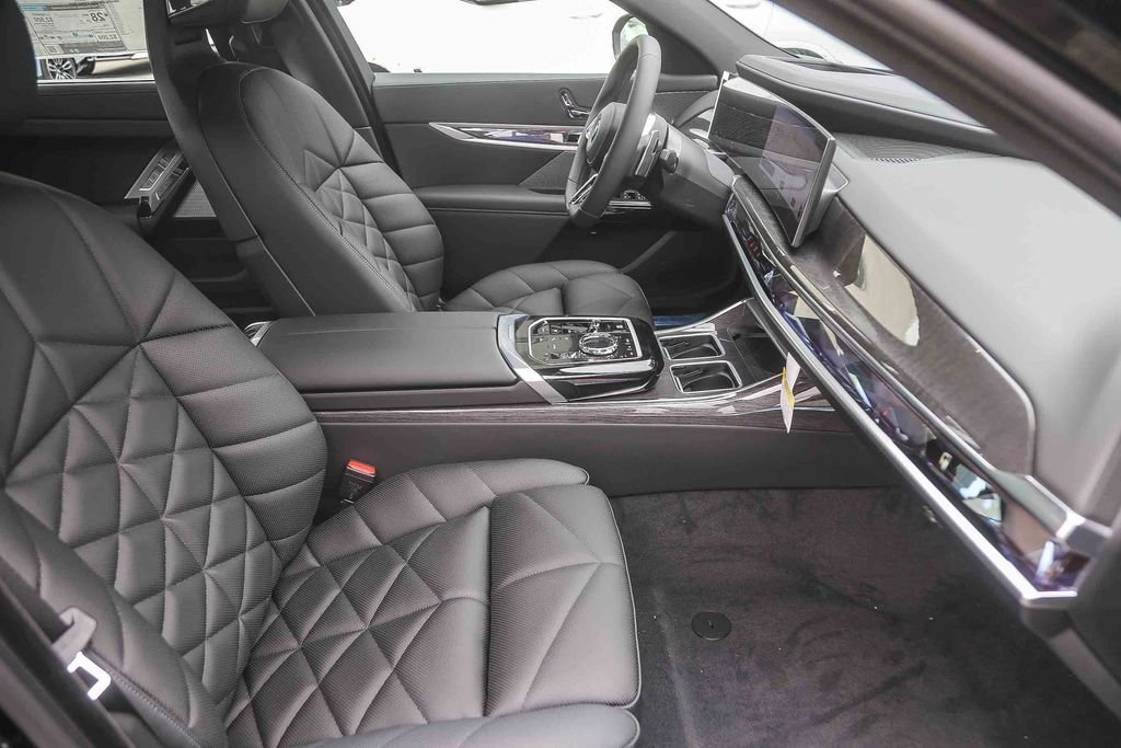 New 2026 Black Sapphire Metallic BMW 740i image 12