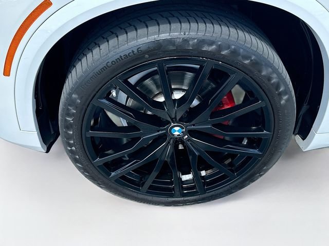 Used 2022 White BMW sDrive40i image 34