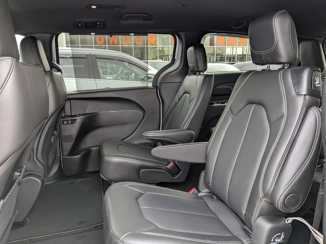 New 2026 White Chrysler SXT - - FWD - Power Liftgate - Power Sliding Doors - Leather & More! image 28