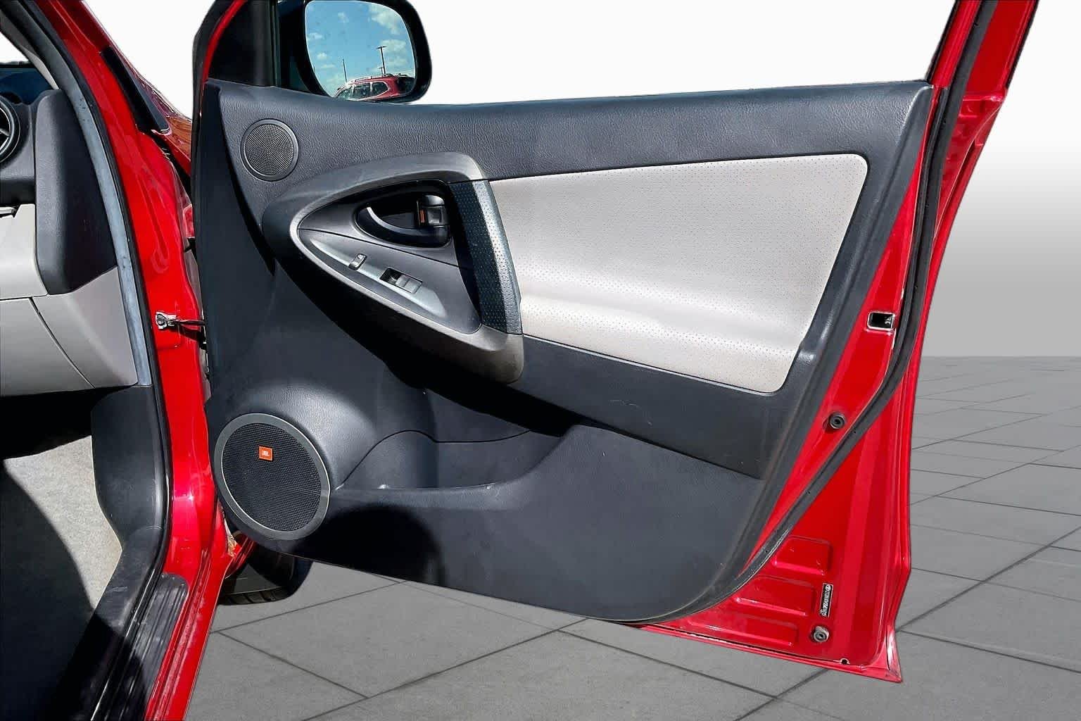 Used 2011 Barcelona Red Metallic Toyota Ltd image 21