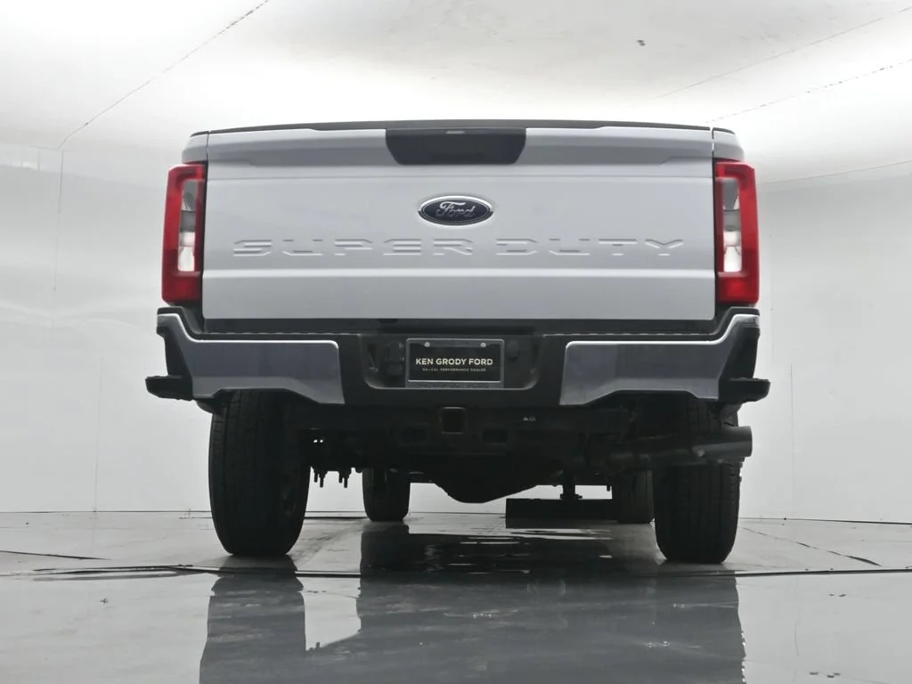 New 2026 Oxford White Ford XLT image 48